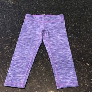Girls Ivivva cropped athletic pant.